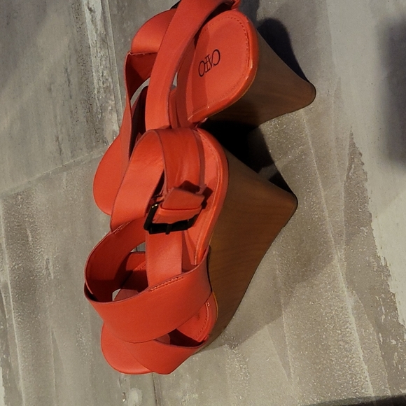 Shoes - Picture 2 of 3